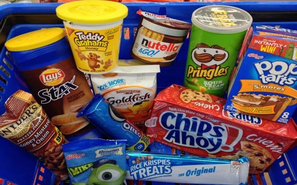 Assim como em todos os lugares que vamos, as comidas e lanches nos parques geralmente são mais caras do que nos mercados, o que pode pesar na conta da viagem. Para economizar um pouco, que tal uma visita ao supermercado?!