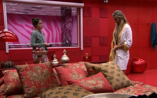 Tatiele revela a Bella suas opções de voto. Foto: Reprodução
