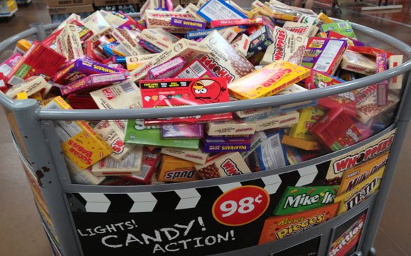 Assim como em todos os lugares que vamos, as comidas e lanches nos parques geralmente são mais caras do que nos mercados, o que pode pesar na conta da viagem. Para economizar um pouco, que tal uma visita ao supermercado?!
