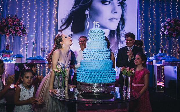 festa-15-anos-decoracao-preta-azul-12