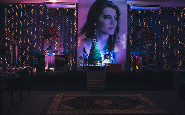 festa-15-anos-decoracao-preta-azul-4