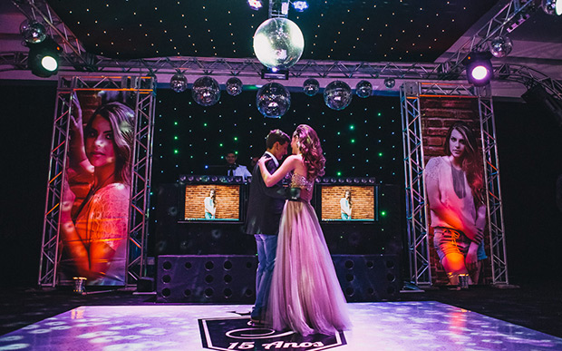 festa-15-anos-decoracao-preta-azul-8