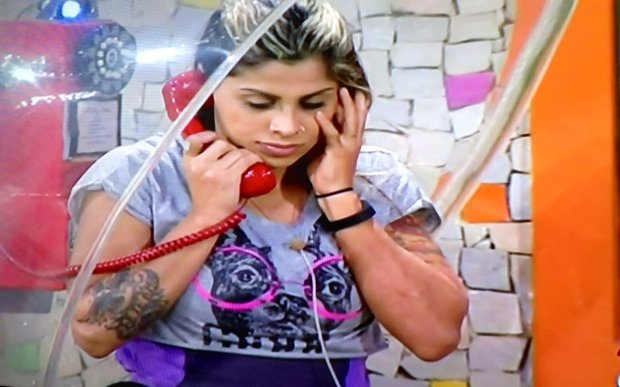 Vanessa atende o Big Fone. Foto: Reprodução