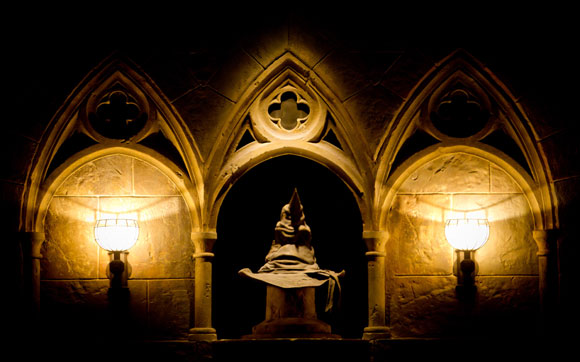 Em Harry Potter and The Forbidden Journey, passe pelo interior de Hogwarts e voe com Harry, Rony e Hermione pelos terrenos do castelo. Fica no parque Islands of Adventure, no Universal Orlando Resort, em Orlando.