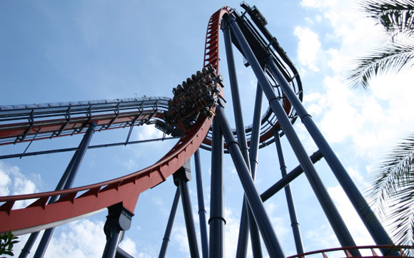 Em SheiKra, uma queda de 90 graus vai fazer você gritar como nunca. Fica no parque Busch Gardens, em Tampa Bay, Florida.