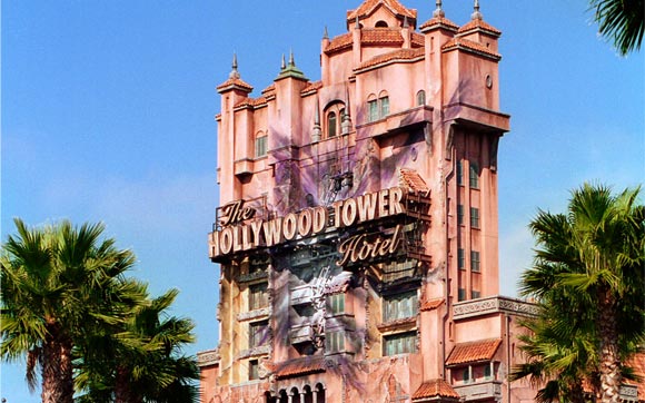Se depare com a quinta dimensão neste elevador de serviço de um antigo hotel, fechado depois de um acidente numa noite de Halloween. Fica no parque Hollywood Studios, no Walt Disney World Resort, em Orlando.