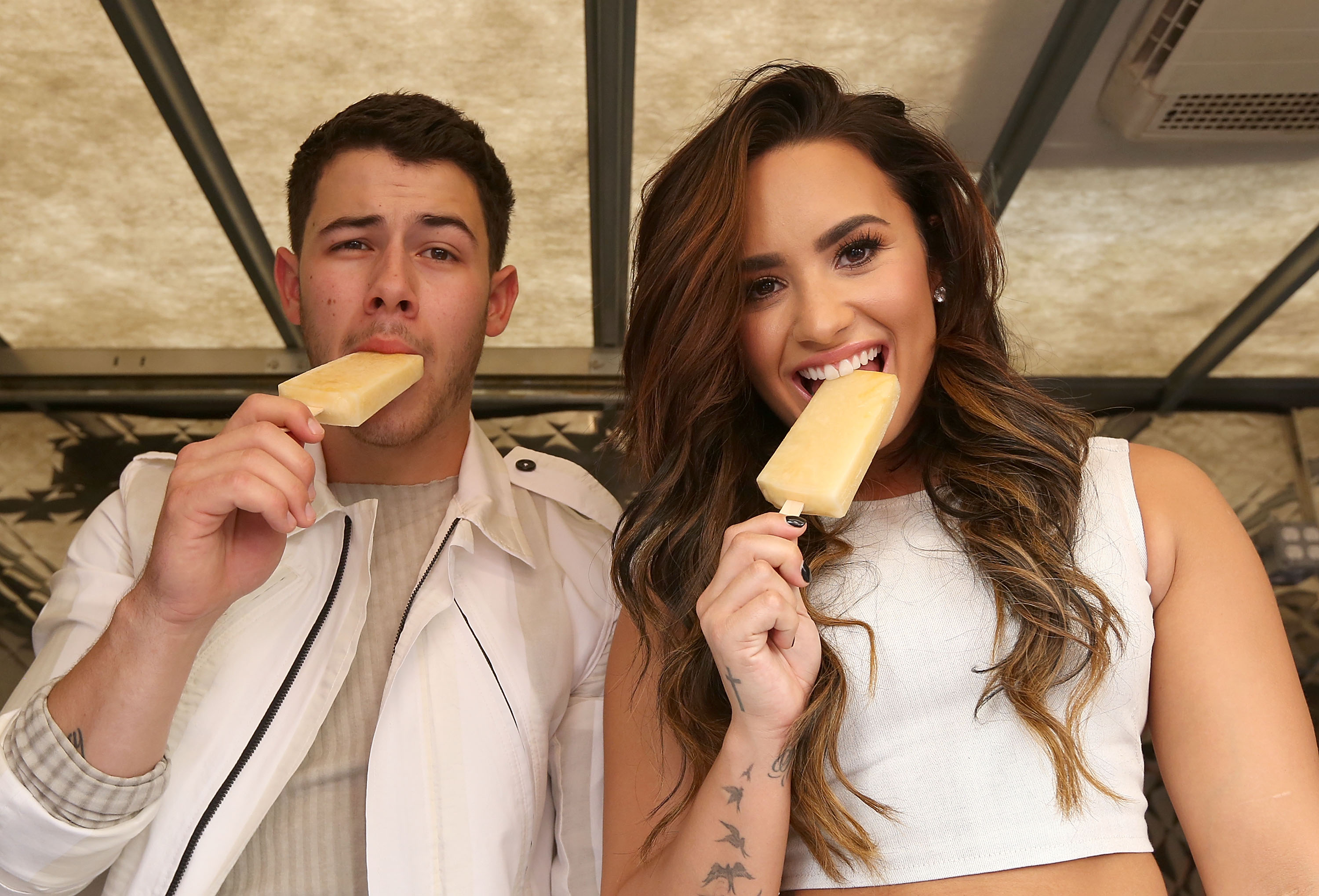 demi-nick-jonas