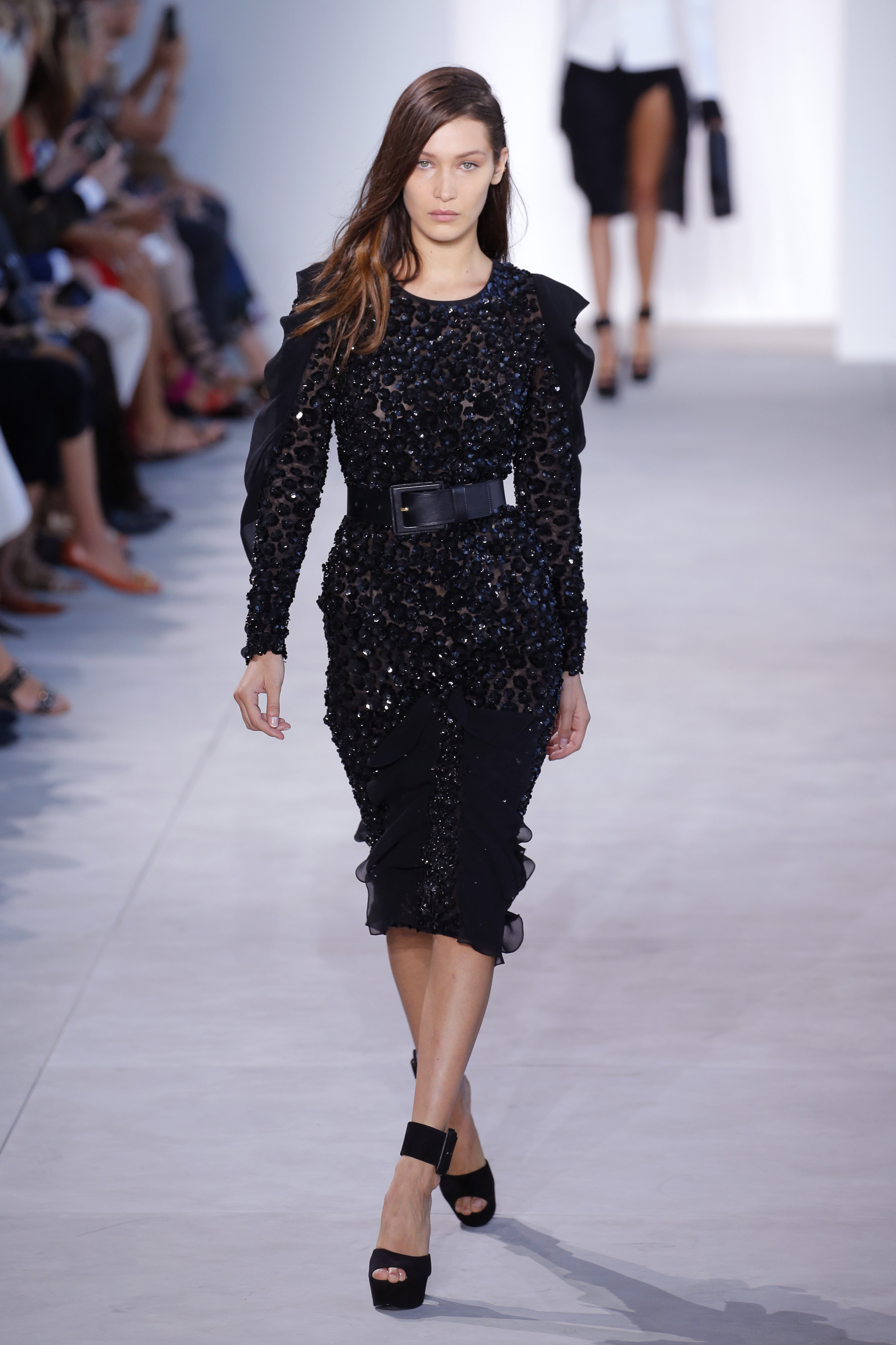 Bella Hadid desfilou para a coleção de primevera/verão da Michael Kors. Foto: