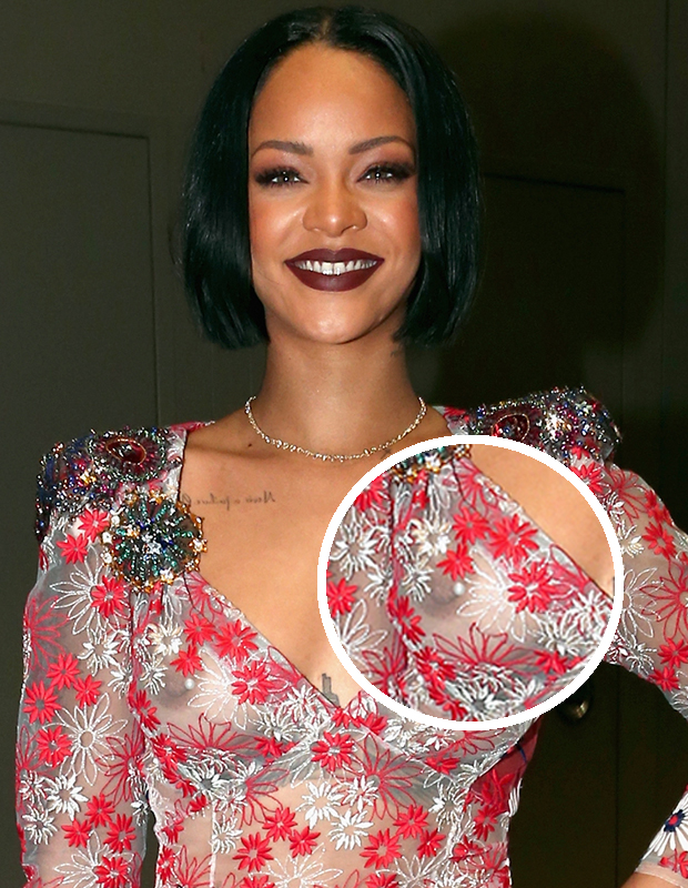 O piercing da Rihanna Foto: