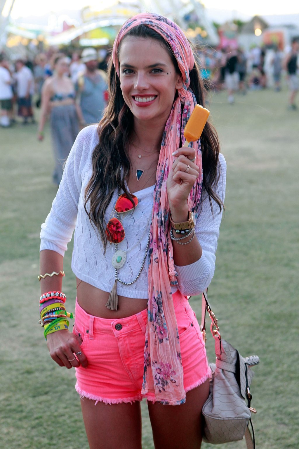 alessanda ambrosio coachella look festival