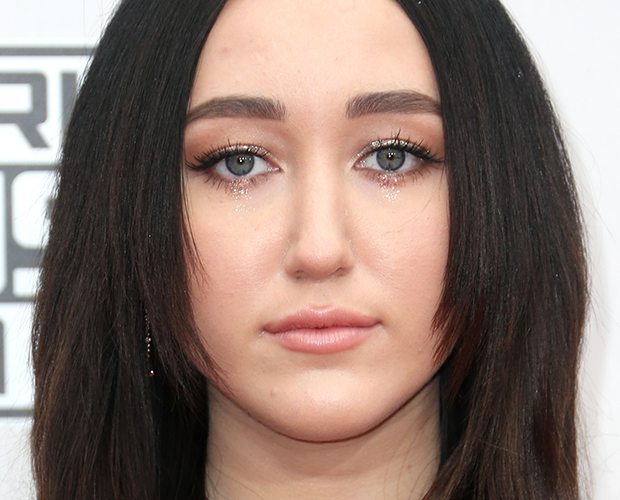 make-ama-2016-noah-cyrus