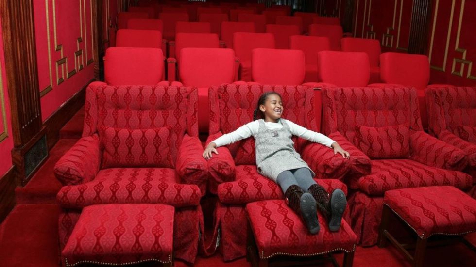 sasha-malia-visita-casa-branca Sasha ficou felizona ao descobrir que poderia assistir a filmes em casa (Foto: Reprodução)