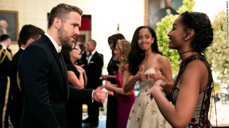 sasha-malia-ryan-reynolds Pete Souza/Casa Branca