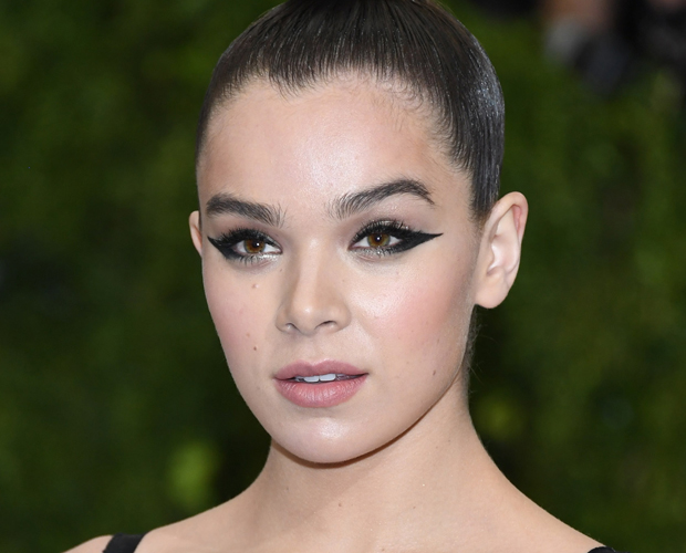 jeitos variar delineado gatinho Hailee Steinfeld