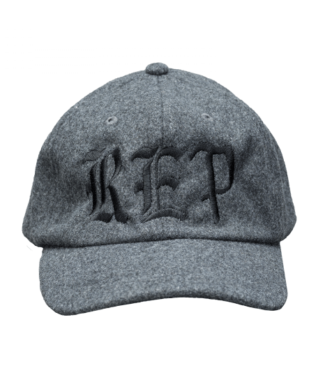O boné com a sigla "REP" custa U$40 (aproximadamente, R$120). O boné com a sigla "REP" custa U$40 (aproximadamente, R$120).