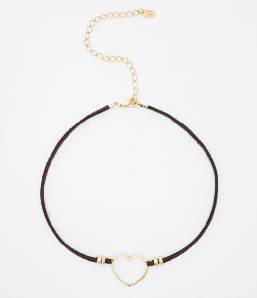 O modelo das Lojas Renner (R$22,90) tem o mesmo couro marrom e coração dourado. O modelo das Lojas Renner (R$22,90) tem o mesmo couro marrom e coração dourado.