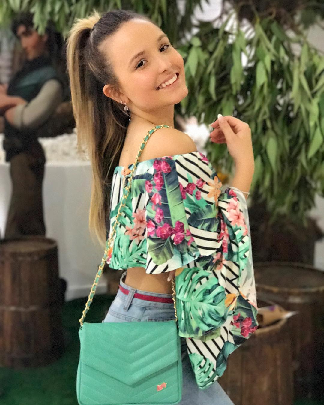 larissa-manoela-arrasa-look-aniversario-sophia-valverde