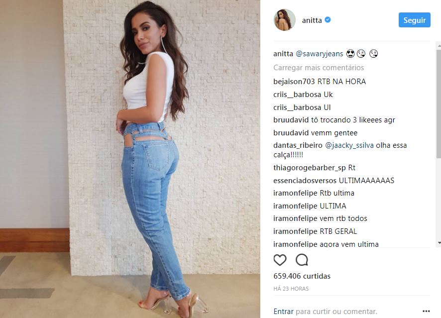 anitta calça jeans recortada