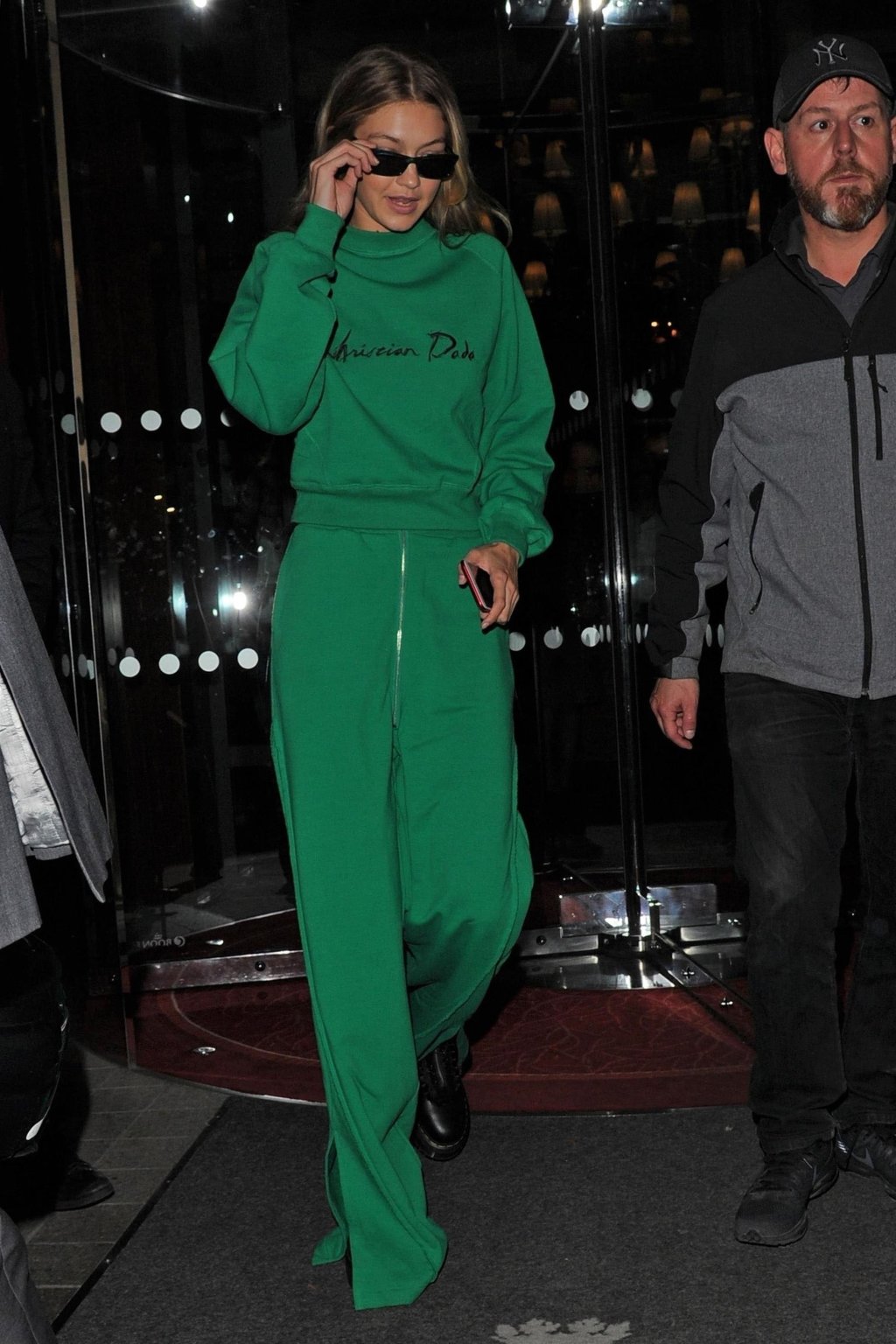 gigi-hadid-look-do-dia-moletom