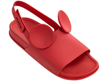 A beach Slide Sandal custa R$160. A beach Slide Sandal custa R$160.