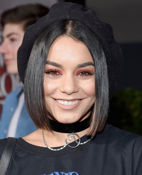 Não há regra, mas, na dúvida ao combinar a boca com olhos coloridos, faça como a Vanessa Hudgens!