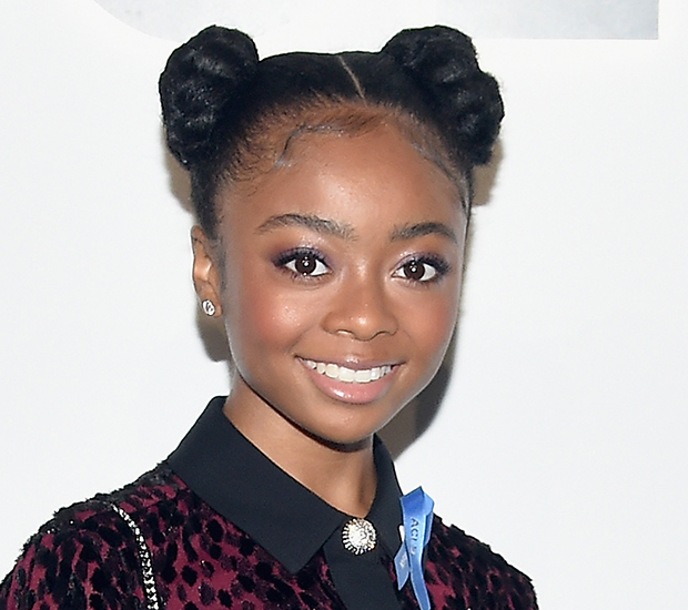 famosas-space-buns-skai-jackson