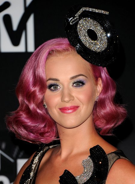 Mas não durou muito tempo. Em agosto de 2011, Katy se rendeu ao rosa