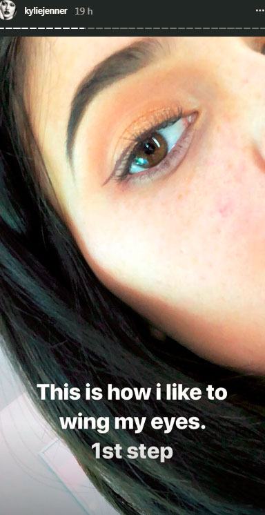kylie-jenner-tutorial-delineado-gatinho-1 kylie-jenner-tutorial-delineado-gatinho