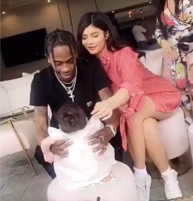 travis-scott-gastou-20-mil-familia-stormi