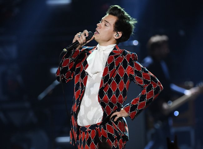 harry-styles-looks- harry-styles-looks-