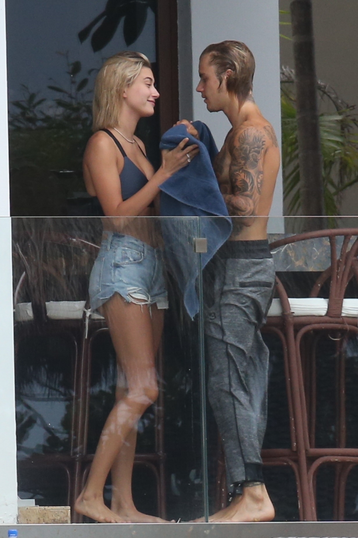 hailey-baldwin-justin-bieber-piscina-miami hailey-baldwin-justin-bieber-piscina-miami