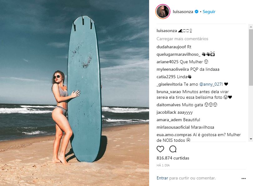 Luísa Sonza aposta em biquíni com top esportivo. Luísa Sonza aposta em biquíni com top esportivo.