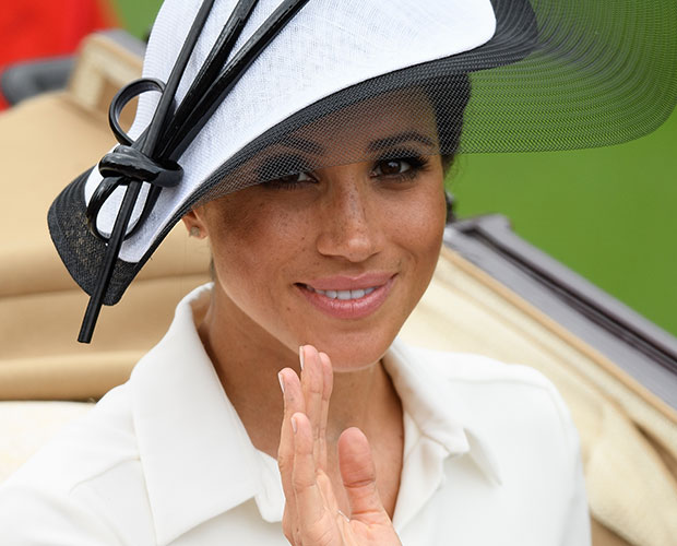 meghan-markle-evento-real-sobrancelha