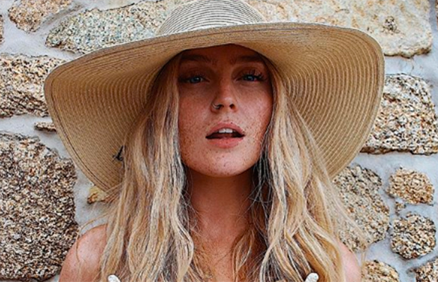 Perrie Edwards posta foto encorajadora: ‘sereias também têm cicatrizes’ Perrie Edwards posta foto encorajadora: 'sereias também têm cicatrizes'