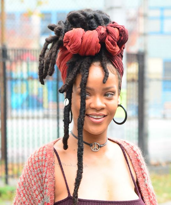 rihanna-8-mulheres-e-um-segredo-dreads