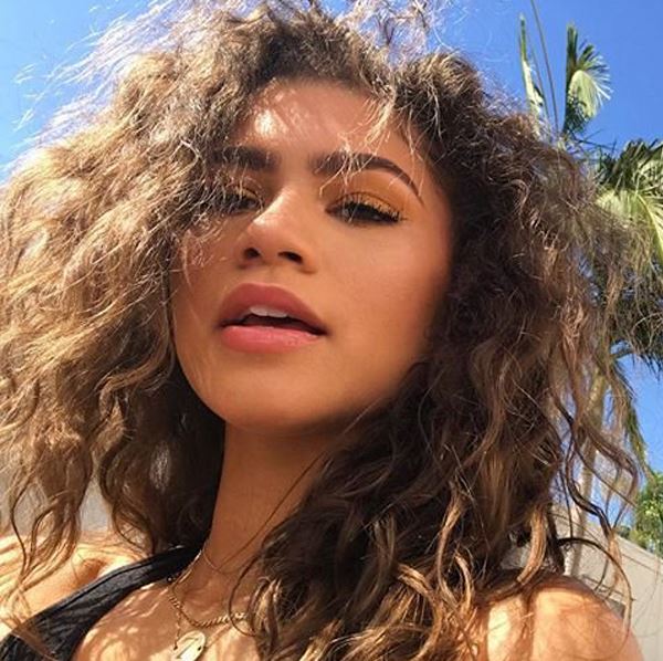 famosas-que-quebram-padrõe-de-beleza-zendaya