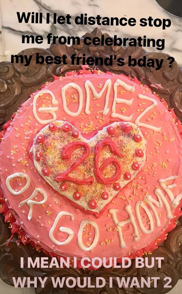 taylor-swift-bolo-selena-gomez taylor-swift-bolo-selena-gomez