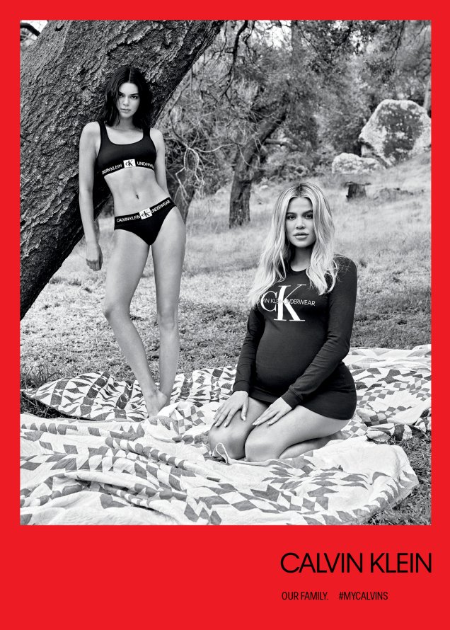 Kendall Jenner e Khloé Jenner na campanha #MYCALVINS. Kendall Jenner e Khloé Jenner na campanha #MYCALVINS.