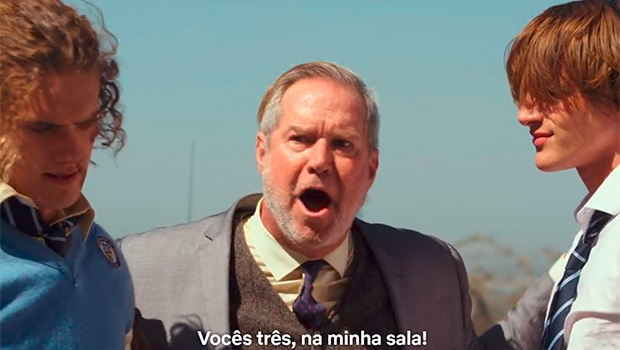Os perigosos clichês de comédias românticas que A Barraca do Beijo repete