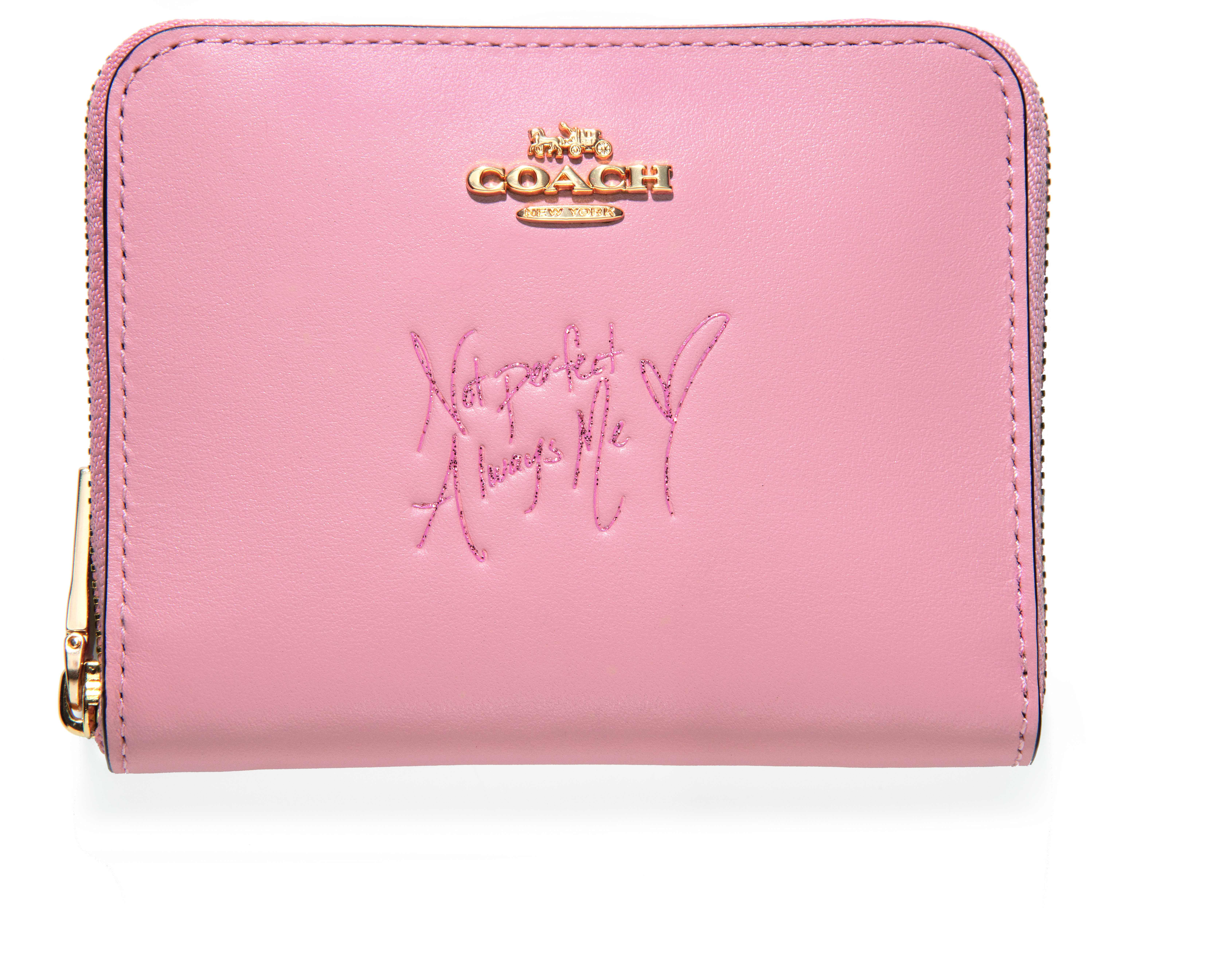 selena-gomez-coach A caligrafia da Selena Gomez em uma de suas peças da coleção da Coach.