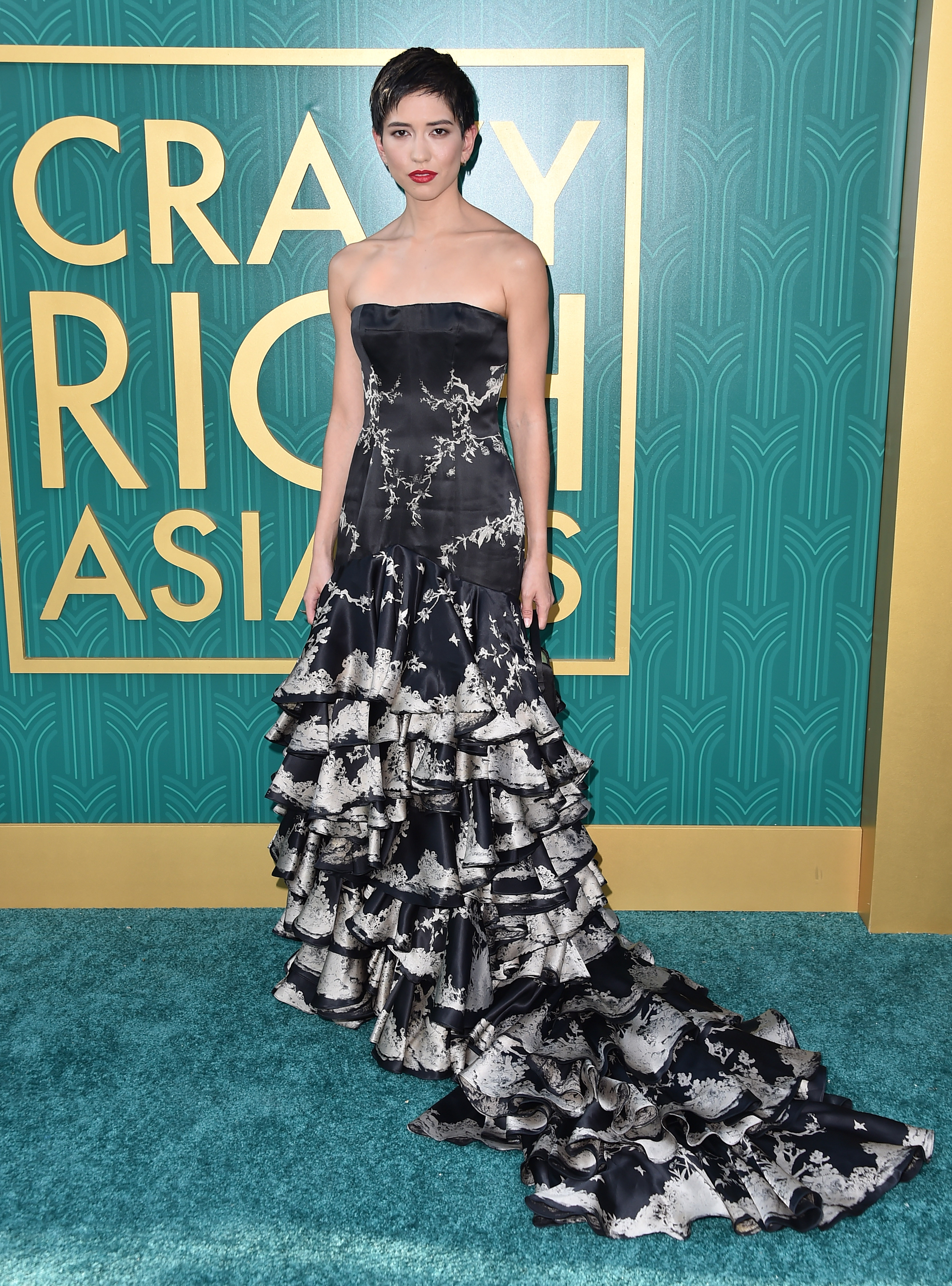 podres-de-ricos-red-carpet-sonoya-mizuno O look de red carpet da atriz Sonoya Mizuno.