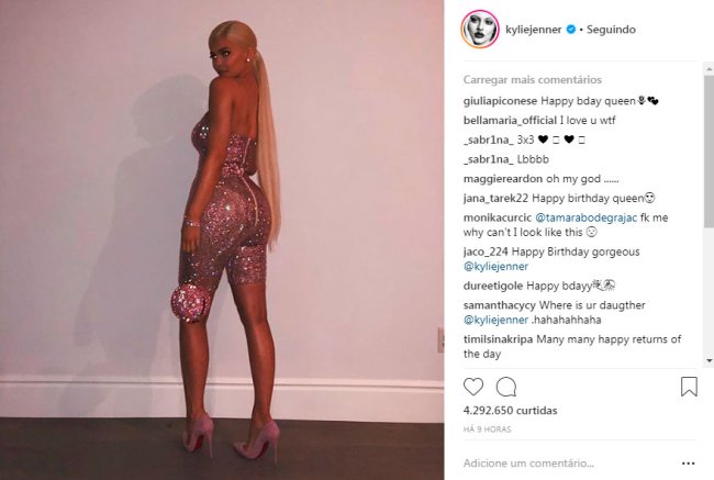 kylie-jenner-festa-de-aniversario-rabo-de-cavalo-baixo kylie-jenner-festa-de-aniversario-rabo-de-cavalo-baixo