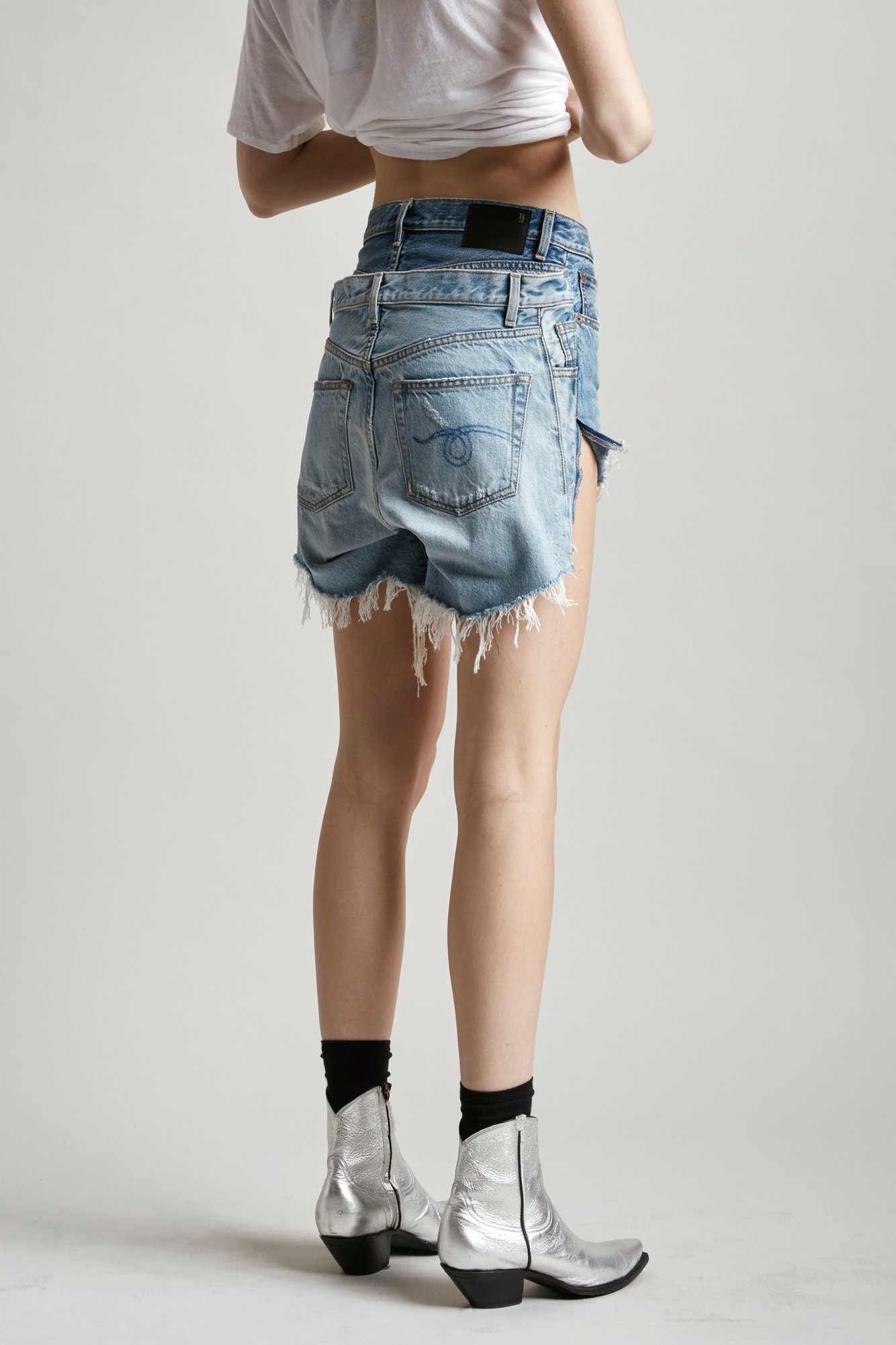 short-jeans-4 Esta marca costurou dois shorts jeans e criou uma peça só