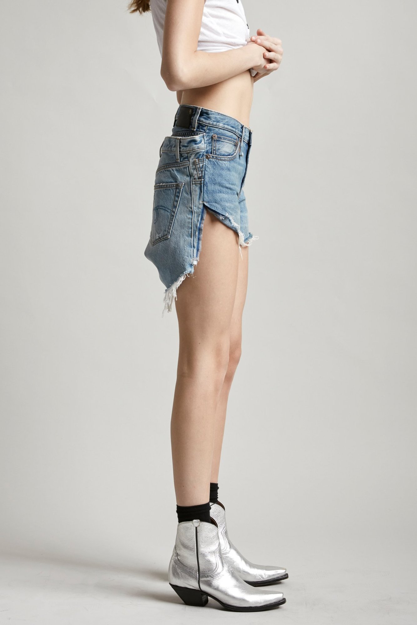 short-jeans2 Esta marca costurou dois shorts jeans e criou uma peça só
