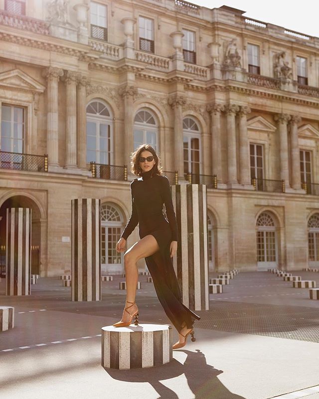 bruna-marquezine-vestido-preto.jpg1 Bruna Marquezine e seu look Jacquemus na Semana de Moda de Paris.