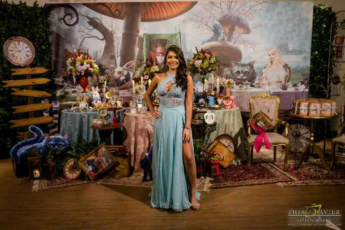 festa-15-anos-alice-pais-maravilhas-2