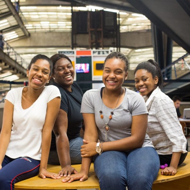 Aos 15 anos, Isa cria projeto que incentiva a liderança de meninas negras