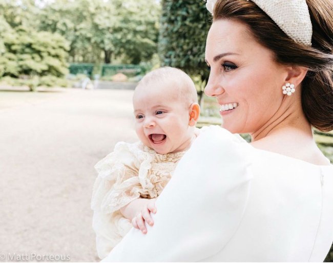 kate-middleton-principe-louis-batizado