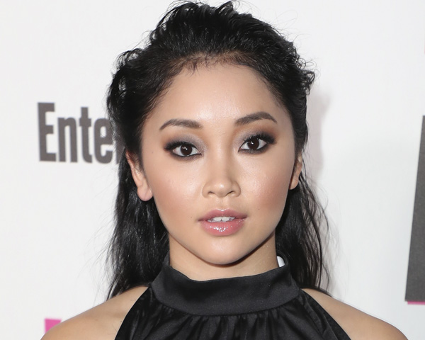 lana-condor-maquiagem-esfumadinho