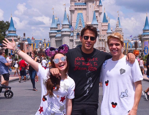 larissa-manoela-leo-cidade-disney